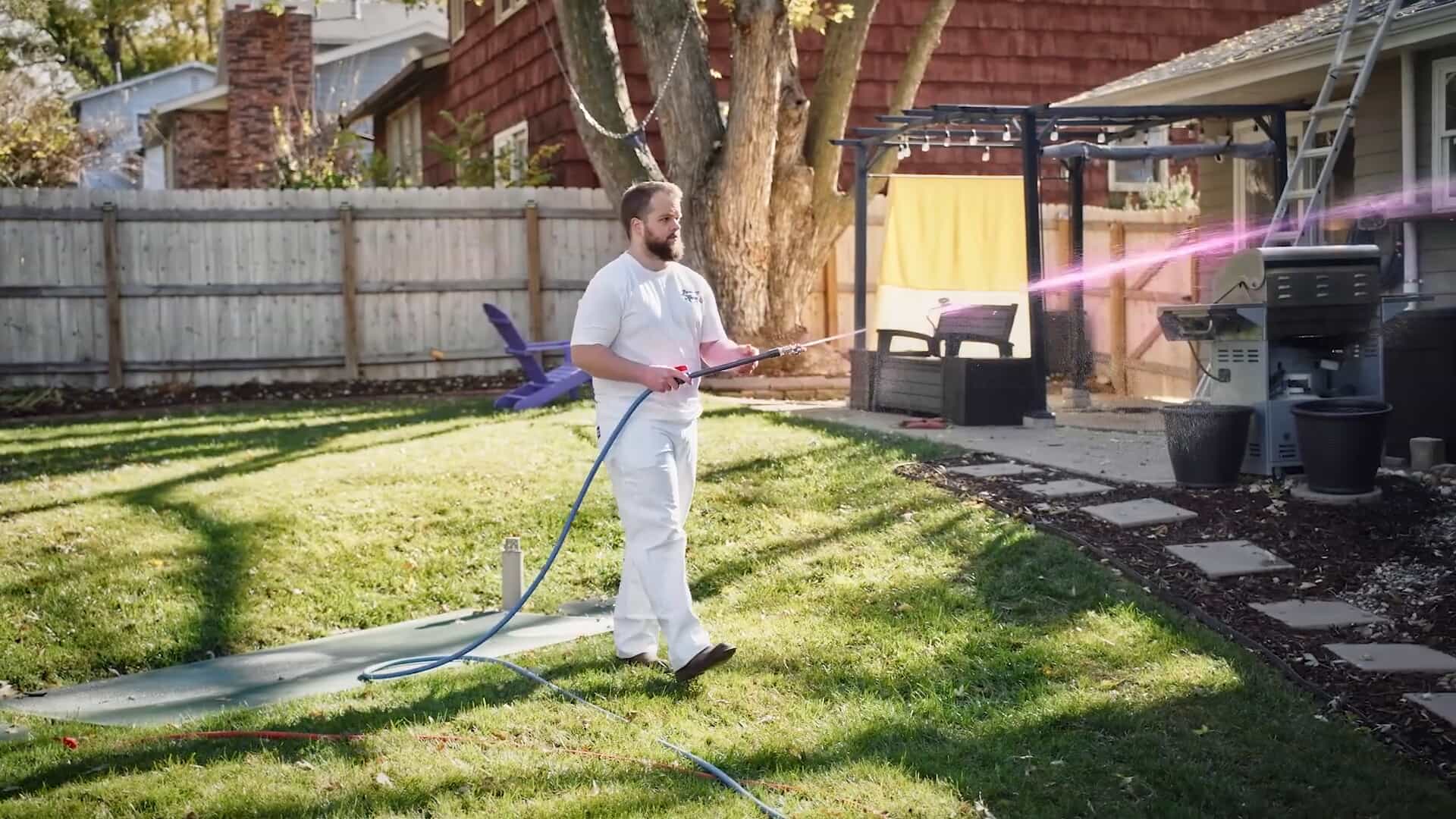 man power washing